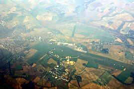 Vue aérienne de l'aéroport en 2012.