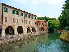 Casa Coghetto si affaccia sul Cagnan Grande di fronte alla Pescheria