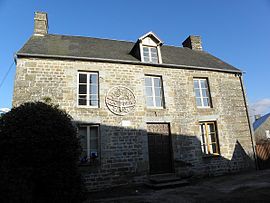 The town hall in Poilley