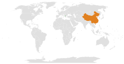 アルバニアと中華人民共和国の位置を示した地図