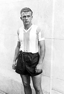 دي ستيفانو ظهرَ في 6 مُباريات لبلده الأصل الأرجنتين عام 1947، قبلَ أن يظهر مع إسبانيا في 31 مُباراة بين عامي 1957 و1961.[1]