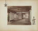 Rooms, 1886. Handfärgat albumintryck på en dekorerad albumsida. Interiör av ett japanskt hus.