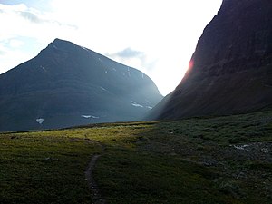 Kebnekaises fot, som ligger i dalen på bilden.