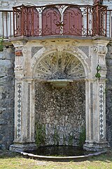 Villa Toeplitz, Fountain with ivy