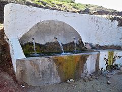 Fuente de tres caños.