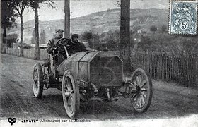 Camille Jenatzy au volant de sa Mercedes.