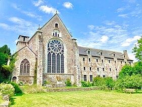 L'abbaye de Léhon, vue du jardin est.