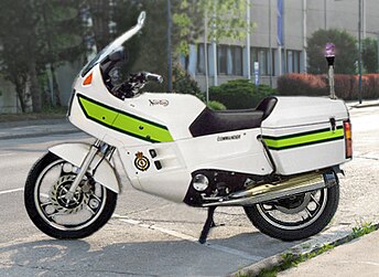 Norton Police Commander P52 mit dem Logo des London Ambulance Service