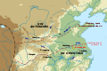 L'extension maximale de l'empire des Qin antérieurs avant la bataille de la rivière Fei (ligne rouge vif), et le recul après la contre-attaque des Jin (bordeaux).
