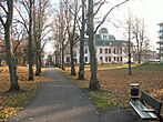 Långbroparken, Stora Kvinns