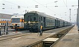 Une rame de voitures ex-État à deux niveaux, stationne aux garages du Val d'Argenteuil le 23/01/1982.