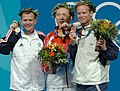 Podium de la Carabine 3 positions à 50 mètres hommes, à Markopoulo, le 22 août 2004. De gauche à droite: Michael Anti (argent), Jia Zhanbo (or) et Christian Planer (bronze).