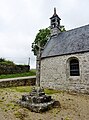 Poullan-sur-Mer : chapelle Saint-They, le calvaire et le clocher.