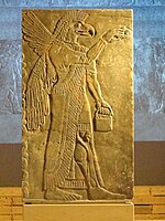 有翼鷲頭精霊像浮彫 イラク、ニムルド 紀元前900 - 850年[3]