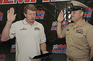 Bill Elliott (links, 2005)