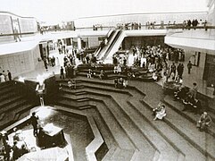 Ceremonies at the grand opening of the mall in 1978; the depressed carpeted amphitheater area in the foreground was filled in and paved over in 2013.
