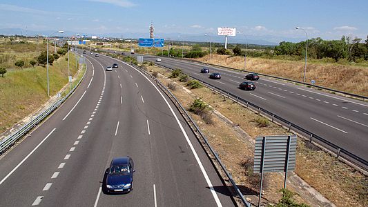 The M-40 autopista is one of the beltways serving Madrid. It is one of the few non-toll autopistas of significant length