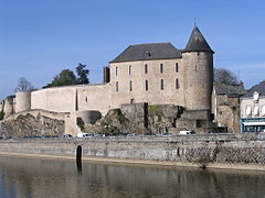 马耶讷城堡（法语：Château de Mayenne）