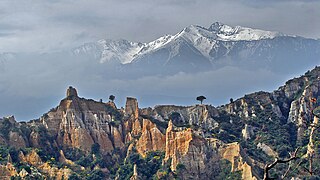 Orgues sur fond de Canigou.