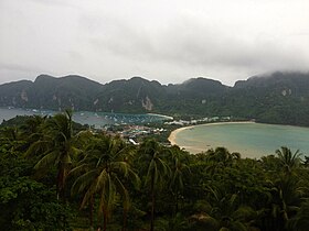 Vue générale de l'Ile de Ko Phi Phi Don depuis le site de « View point ».