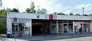 Single-story flat-roofed building with storefronts