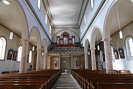 Vue intérieure de la nef vers la tribune de l'orgue Kriess (1900).