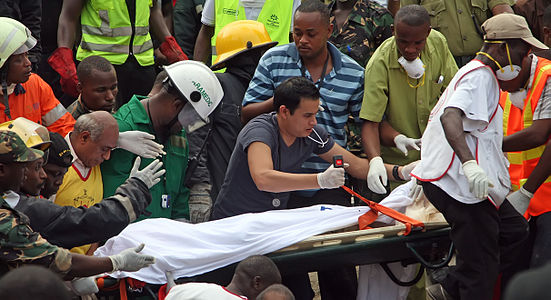 Excavation of a victim of the 2013 Dar es Salaam building collapse, by Muhammad Mahdi Karim