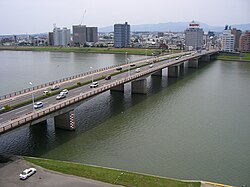 橘橋、写真の奥が太田。