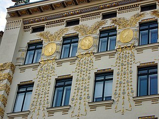 Facade of the Medallion House, Linke Wienzeile 38