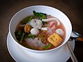 Potage taï Yen tafo au poisson, (nouilles de riz, tofu, épinard d'eau), potage clair.