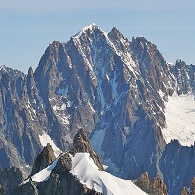 La Grande Rocheuse juste à droite de l'aiguille Verte