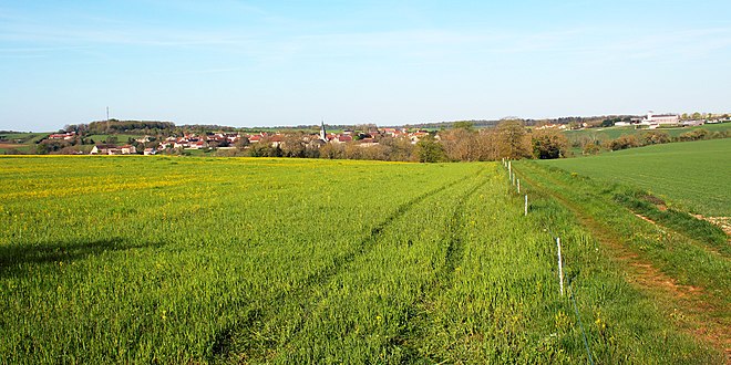 Le bourg vu de la D 971 (ex R.N. 71).