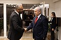 ראש הממשלה בנימין נתניהו מקבל פניו של מזכיר החוץ הבריטי ג'יימס קלברלי בלשכת ראש הממשלה בירושלים בעת מלחמת חרבות ברזל