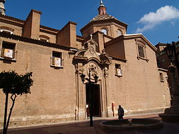 Vista lateral de la Iglesia de San Nicolás desde la plaza de igual nombre