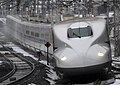 JR西日本的N700系新干线电动列车N1编组通过东海道新干线的米原站（摘自动车组）