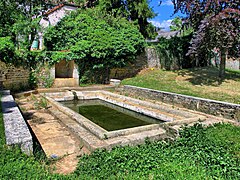 La fontaine-lavoir.