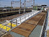 駅舎前に敷き詰められた木枕木