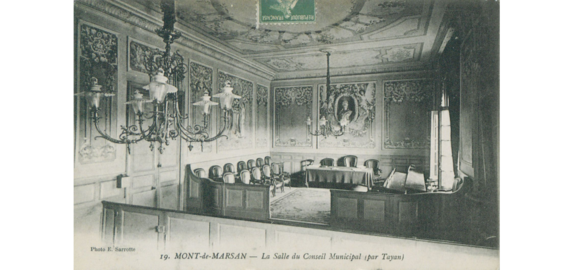 Salle du conseil municipal de l'ancien hôtel de ville décoré par le peintre Jean Henri Tayan