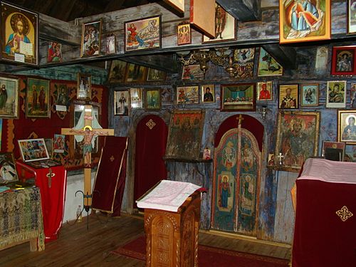 Iconostasis in the wooden church of Dobroselica