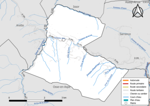 Carte en couleur présentant le réseau hydrographique de la commune