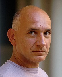 Ben Kingsley (Itzhak Stern)