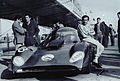 Carlos Reutemann momentos antes a una carrera sobre el Huayra.