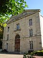 Fronton de l'ancienne caserne Charras.