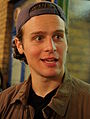 (Jonathan Groff) Ian Todd, asistente personal de Tom Kane.