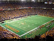 Metrodome abrigando um jogo da Universidade de Minnesota.