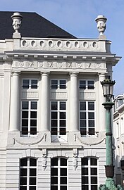 Avant-corps of a corner building towards the Rue Saint-Michel