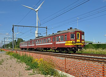 Une automotrice classique de la Société nationale des chemins de fer belges. (définition réelle 3 796 × 2 764)