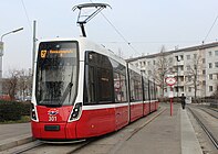 Wien: Straßenbahnlinie mit Zubringerfunktion zur U-Bahn, in der Zielanzeige entsprechend mit dem U-Bahn-Logo signalisiert