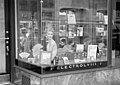 Negozio statunitense che offre la depilazione tramite electrolysis nel 1938