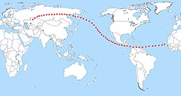 Planisphère complété d'une courbe représentant la zone d'impact. D'ouest vers l'est, elle démarre au Kazakhstan, passe en Russie en longeant la Mongolie, en sort par la presqu'île de Kamchatka, frôle les Aléoutiennes, traverse le Pacifique en passant au large du Mexique, traverse l'Amérique centrale par le Nicaragua, effleure le Venezuela et traverse l'Atlantique pour finir au large du Sénégal.